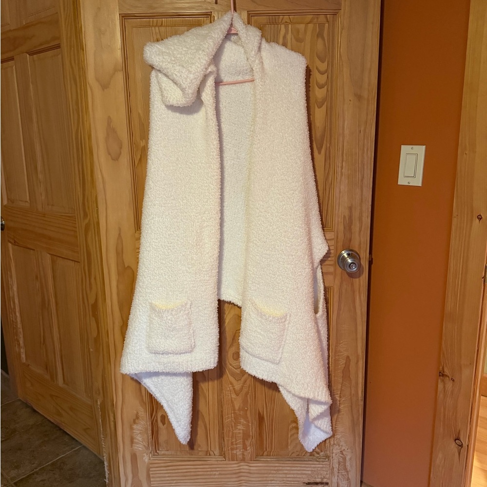 Aerie white fuzzy poncho with hood and pockets